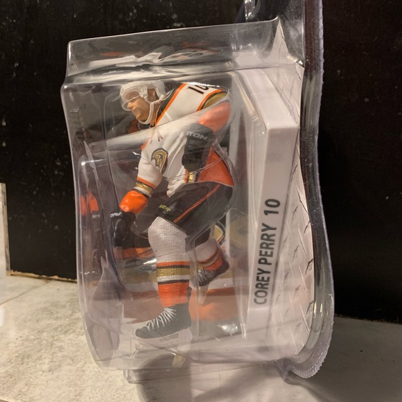 NHL Figure 6-Inch Corey Perry - Picture 6 of 6